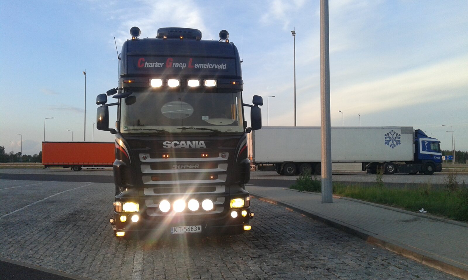 Pojazd firmy TOM Transport